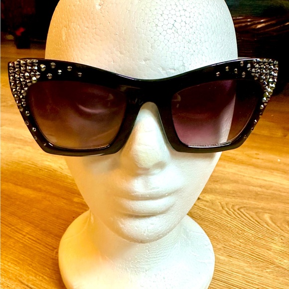 Vintage Jimmy Crystal New York Black Cat Eye Sunglasses - EUC - So Glamorous! - Picture 3 of 9